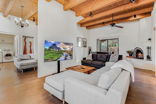 NEW 2-Bedroom Peaceful Townhome near Downtown Santa Fe with 2 Master Suites