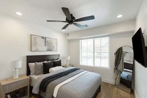 3 bedrooms, iron/ironing board, WiFi, bed sheets - Dog Friendly, Pool, PickleBall, xBox close to Zion National Park (Washington)