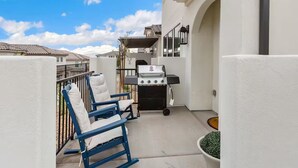 Terrace/patio - Modern Southern Utah Home: 4BR, Dog-Friendly, EV Charger (Washington)