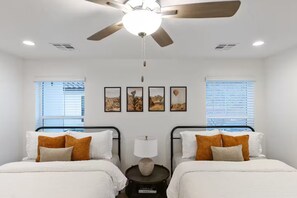 4 bedrooms, iron/ironing board, WiFi, bed sheets - All Dates Available DogFriendly- DiscountPricing! (Washington)