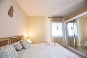 WiFi, bed sheets, wheelchair access