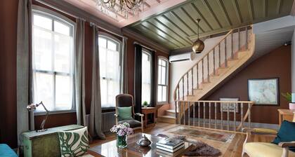 Tastefully Decorated Historical House with Aircon, Wifi, Fully Equipped Kitchen