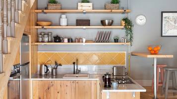 Réfrigérateur, four, plaque de cuisson, lave-vaisselle