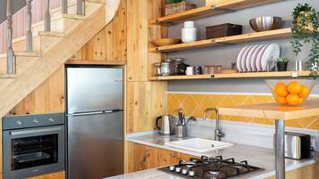 Réfrigérateur, four, plaque de cuisson, lave-vaisselle