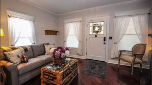 House | 1 bedroom - Historic Bradshaw House (Jacksonville)