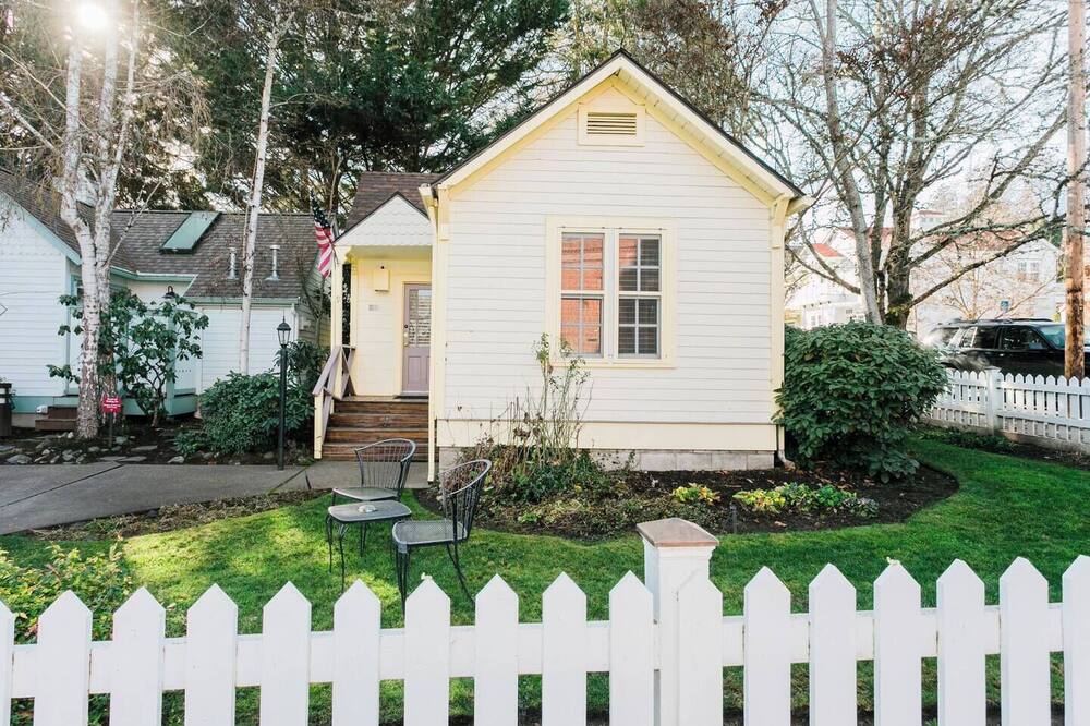 Cottage Nine in Jacksonville