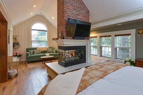 Cottage Eleven in Jacksonville