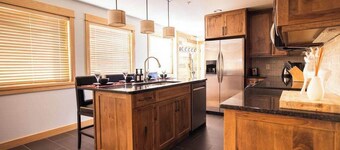 Arnica Chalet | 2bd 2bath | Ski In-Out Silver Star