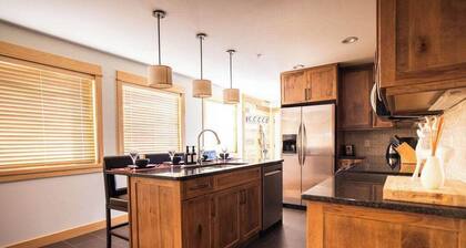 Arnica Chalet | 2bd 2bath | Ski In-Out Silver Star