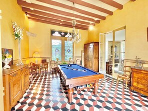 Games room - Manoir de Cénac 19th century - with swimming pool and large park (Cénac-et-Saint-Julien)