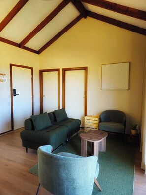 Smart TV - 12 Apostles Cottages Farm Stay (Princetown)