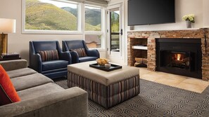 Living area - Marriott Streamside- 1 Bedroom, 2 Bath. Sleeps 4. Ski access. Free Shuttle (Vail)