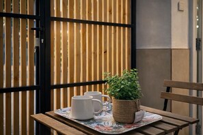 Outdoor dining - LoftJenia-near beach/fair and congress center/downtown/airport/train (Málaga)