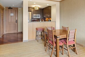 Dining - Serene Suncadia Escape! Scenic Views + Fireplace + Pool Access (Cle Elum)