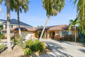 Exterior - Relax & Reconnect-Pool & Waterview- 10 minutes to Beaches (Bradenton)