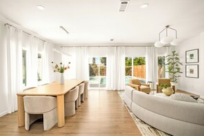 Dining - Gated Resort • 2 Homes •9BR Ensuites •Slps27 •Pool (Houston)
