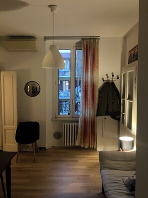 Living area - Cozy and bright apartment ideal for two people (Milano)