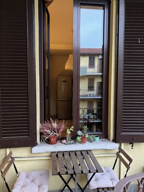 Outdoor dining - Cozy and bright apartment ideal for two people (Milano)