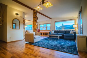 Smart TV, books - Unbeatable 🏔️ views, hike & ATV from the house, fish the Rio Grande in 2 mins (South Fork)