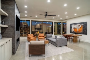 Smart TV, fireplace