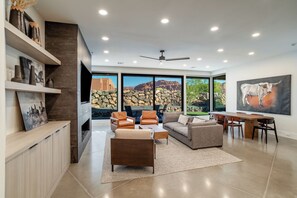 Smart TV, fireplace - Beautiful Home Near Snow Canyon, Tuacahn, and Black Desert Resort (Ivins)