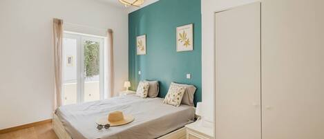 2 makuuhuonetta, silitysrauta/-lauta, ilmainen Wi-Fi, vuodevaatteet