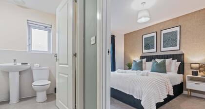 Spacious 4-Bed Home Near Cribbs & Bristol
