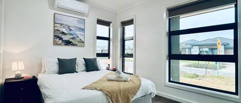 3 bedrooms, iron/ironing board, Internet, bed sheets