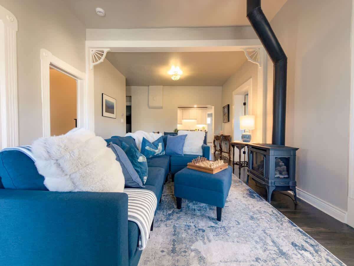 TV, fireplace, offices