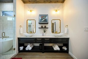 Shower, hair dryer, towels, soap - Oklahoma Haven; Sauna, Hot Tub, EV Charger, Views (Broken Bow)