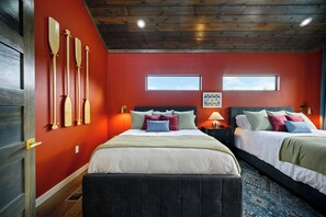 2 quartos, escrivaninha, ferros/tábuas de passar roupa