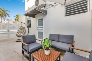 Terrace/patio - Cozy retreat w private patio 1 br, sleeps 3 (HR 1C) (San Juan)