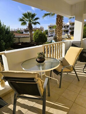 Outdoor dining - Emily's Sun Escape (Pegeia)