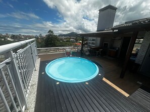 Outdoor spa tub - rua dos canudos (Florianópolis)
