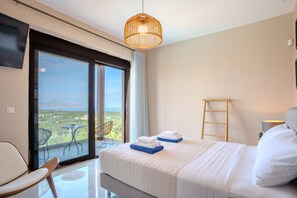 3 habitaciones, escritorio y tabla de planchar con plancha 