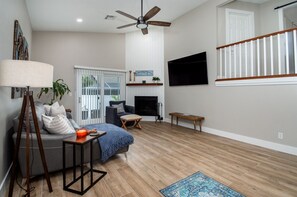 TV, fireplace - Snowbird-Ready Tarpon Springs Home 6+ Wk Stay Fenced Yard + Big Backyard Deck (Tarpon Springs)