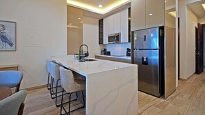 Fridge, microwave, stovetop, dishwasher - Modern 2BR Apartment Near the Malecón | Balcony • Rooftop BBQ (La Paz)