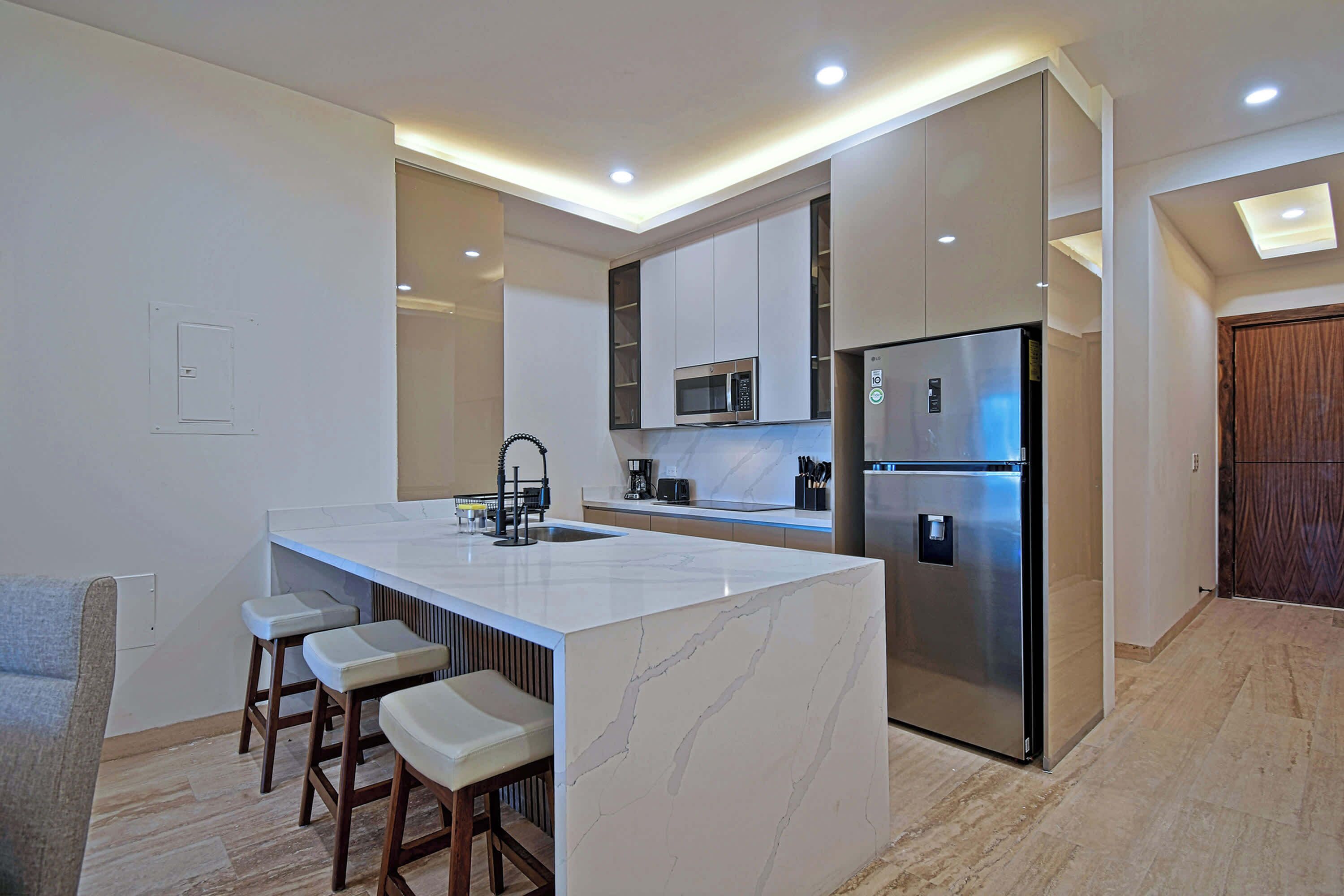 Fridge, microwave, stovetop, dishwasher