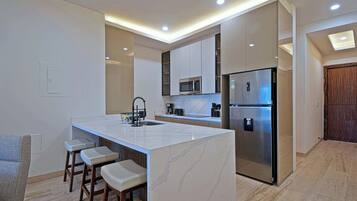 Fridge, microwave, stovetop, dishwasher