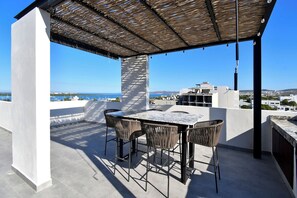 Outdoor dining - Apartment Steps from the Boardwalk | 2BR + 1.5 Bath | (La Paz)