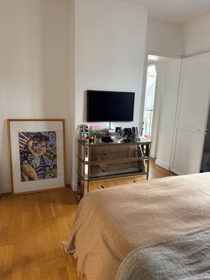 3 室のベッドルーム、アイロン / アイロン台、WiFi、ベッドシーツ