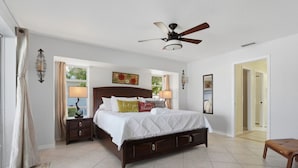 3 bedrooms, iron/ironing board, WiFi, bed sheets - Waterfront Villa with Pool, Dock and Gulf Access (Port Charlotte)