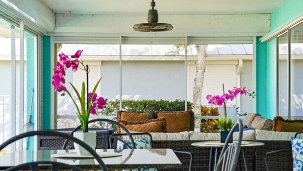 Outdoor dining - Waterfront Villa with Pool, Dock and Gulf Access (Port Charlotte)