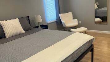 Iron/ironing board, Internet, bed sheets