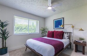 Tabla de planchar con plancha, wifi y ropa de cama 