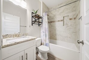 Dusche, Handtücher, Seife, Toilettenpapier