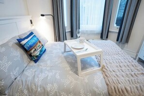 1 bedroom, iron/ironing board, WiFi, bed sheets - Cozy Studio in the Heart of Camden Town – Peaceful & Central (London)