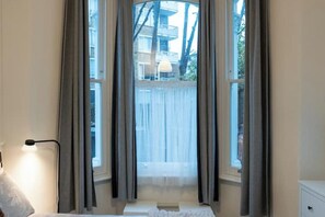 1 bedroom, iron/ironing board, WiFi, bed sheets - Cozy Studio in the Heart of Camden Town – Peaceful & Central (London)