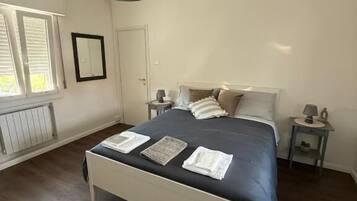 Standard-Doppelzimmer, Balkon, Blick auf den Innenhof