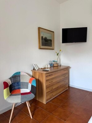 Comfort tweepersoonskamer, balkon, uitzicht op binnenplaats | Interieur